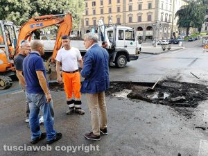 Viterbo - Il sindaco Arena e i tecnici a piazza della Rocca