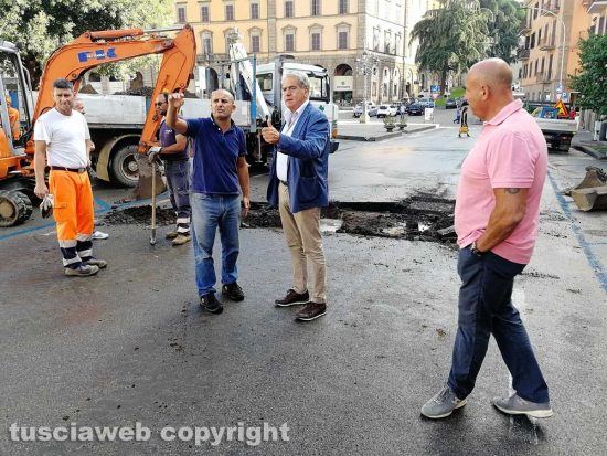 Viterbo - Il sindaco Arena e i tecnici a piazza della Rocca