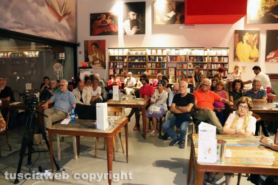 Viterbo - Caffeina - L'incontro con Stefano Feltri
