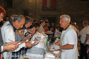 Viterbo - Santa Rosa 2018 - Fagiolata sotto la macchina 