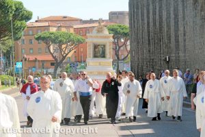 Viterbo - La processione del patto d'amore con l'immagine della madonna della Quercia