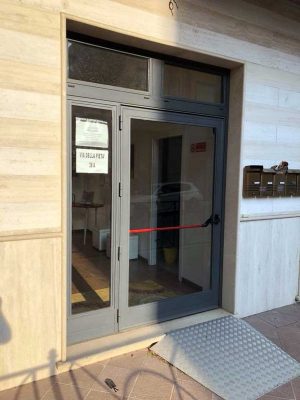 Ingresso della sede dell'Universale-2000
