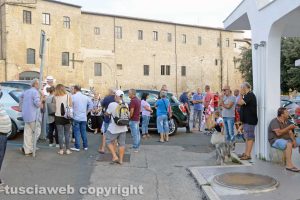 Tarquinia - Il comitato per la riqualificazione di San Giorgio in corteo per chiedere al sindaco Pietro Mencarini di ritirare le dimissioni