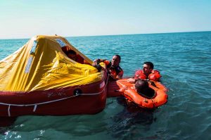 Gli allievi Marescialli dell’Aeronautica Militare si esercitano in mare