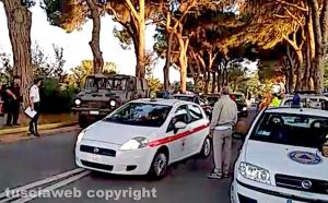 Bomba all'aeroporto - Evacuazione - L'ingresso della scuola marescialli 