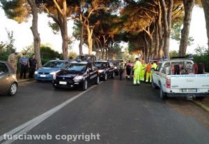 Bomba all'aeroporto - Evacuazione - L'ingresso della scBomba all'aeroporto - Evacuazione - L'ingresso della scuola marescialli 