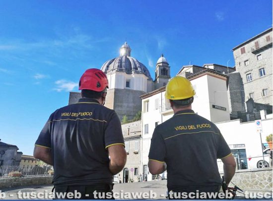 Montefiascone - Drone dei vigili del fuoco sulla cupola di santa Margherita
