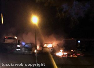 Capranica - Due camper e due auto distrutte dalle fiamme
