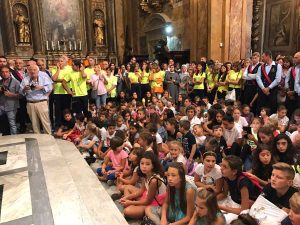 Tantissime persone in chiesa