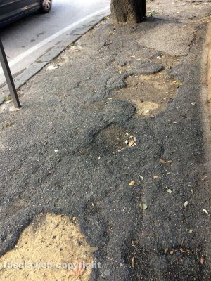 Tuscania - Il marciapiedi che collega il quartiere Gescal a viale Trieste