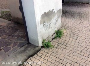 Tuscania - Il marciapiedi che collega il quartiere Gescal a viale Trieste