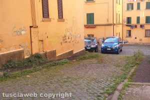 Viterbo - Erbacce e incuria in via Sant'Agostino e via Santa Rita