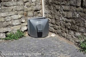 Viterbo - Rifiuti in via Vallecupa