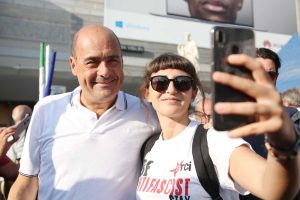Zingaretti a piazza del Popolo per la manifestazione del Pd
