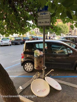 Viterbo - Parabole abbandonate a piazza della Rocca