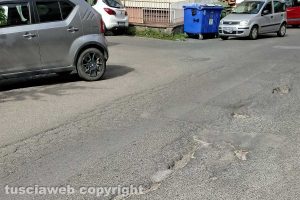 Viterbo - Buche in via Monte Nervoso