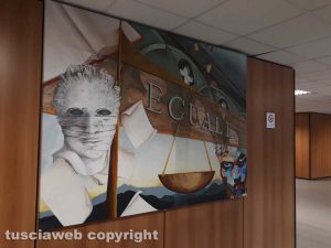 Tribunale - L'opera donata il 27 giugno 2017 dagli studenti dell'Orioli nella sua collocazione definitiva