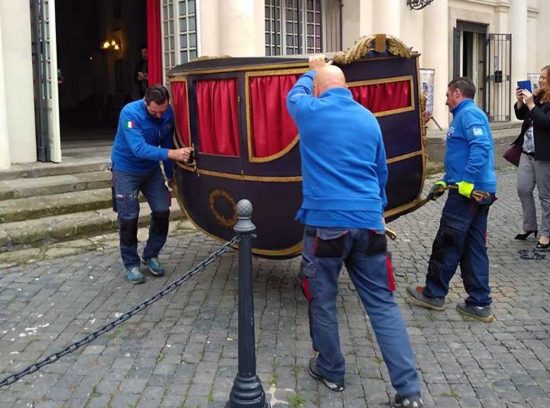 La carrozza dei Priori arriva all'Unione
