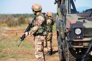 Viterbo - Gli allievi della scuola sottufficiali dell'esercito in azione