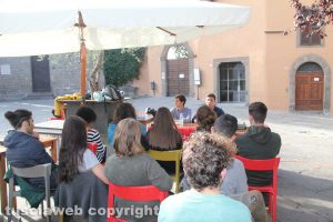L'assemblea pubblica