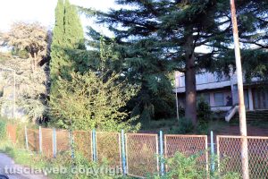 Viterbo - Ex terme Inps, sfondata la recinzione