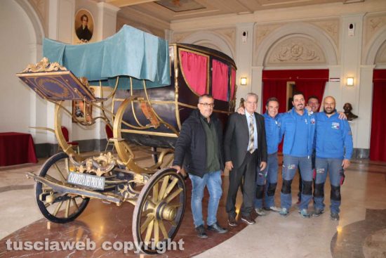 La carrozza dei Priori - Foto di gruppo dopo il montaggio