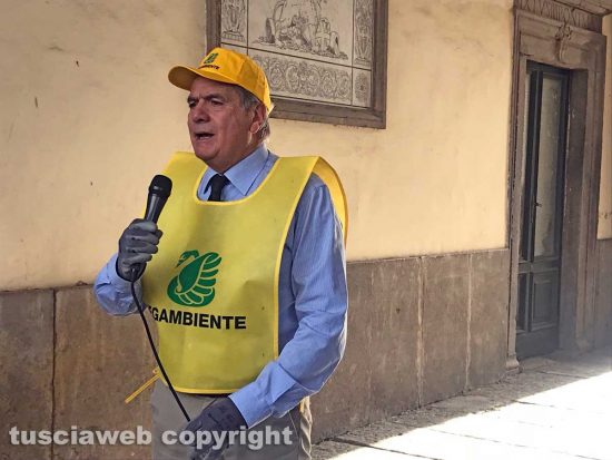 Il sindaco Arena con la pettorina di Legambiente