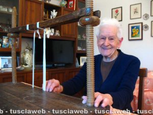 Viterbo - Antica legatoria Viali - La signora Giovanna Sapio ultracentenaria sorella di Salvatore Sapio detto Totarello