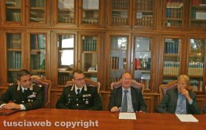 La conferenza stampa - Il procuratore capo Paolo Auriemma (al centro) con a destra il colonnello Palma e il maggiore Egidio e a sinistra il pm Pacifici