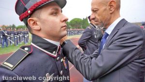 Viterbo - Il rettore Alessandro Ruggieri consegna i gradi ai militari