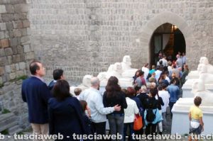 Viterbo - Egizi - Tutti in fila per vedere la mostra di Tutankhamon