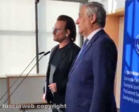 Bruxelles - Antonio Tajani con Bono Vox