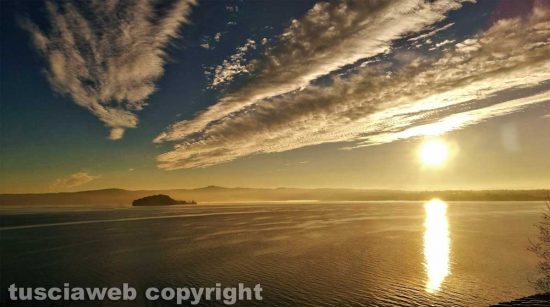 Alba sul lago di Bolsena
