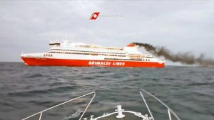 Palermo - Nave in fiamme