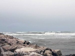 Mare in burrasca a Montalto