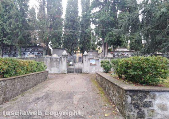 Il cimitero chiuso di San Martino al Cimino