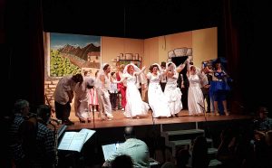 Viterbo - Teatro Caffeina - Una scena di “Che tocca fà pe sposasse”