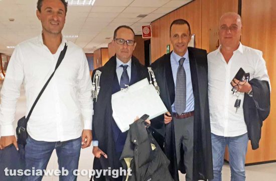 Tribunale - Gli ex sindaci Cuzzoli (a sinistra) e Sangiorgi (a destra) dopo la sentenza d'assoluzione