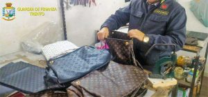 Operazione Agorà - La Guardia di finanza smantella traffico di false griffe di lusso