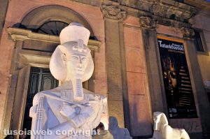 Viterbo - La mostra di Tutankhamon a piazza Fontana grande