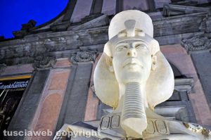 Viterbo - La mostra di Tutankhamon a piazza Fontana grande