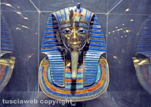 Viterbo - La mostra di Tutankhamon a piazza Fontana grande