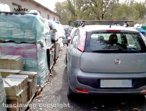 Civitella d'Agliano - La Fiat Punto svaligiata in località Pazzaglina snc