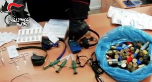 Civitavecchia - Microchip, siringhe e munizioni sequestrate