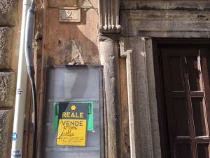 Viterbo - La storica edicola di via Roma