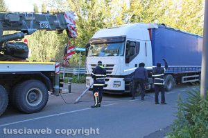 Viterbo - Camion in panne blocca via Genova