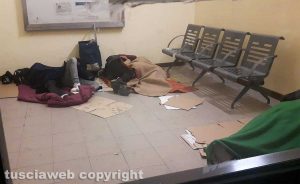 Viterbo - Senzatetto alla stazione di Porta Romana