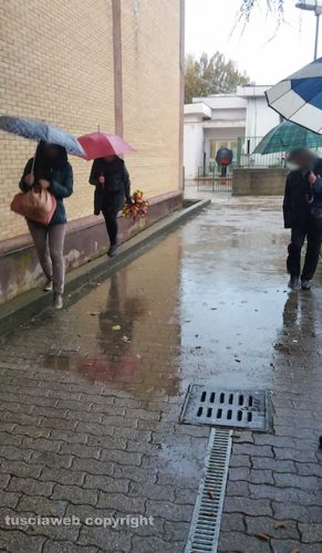 Viterbo - Istituto Canevari - Uscita piena d'acqua