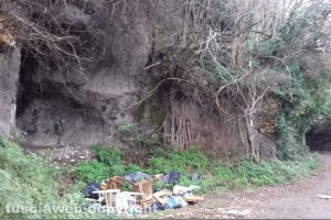 Viterbo - Rifiuti alle porte della città