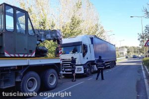 Viterbo - Camion in panne blocca via Genova